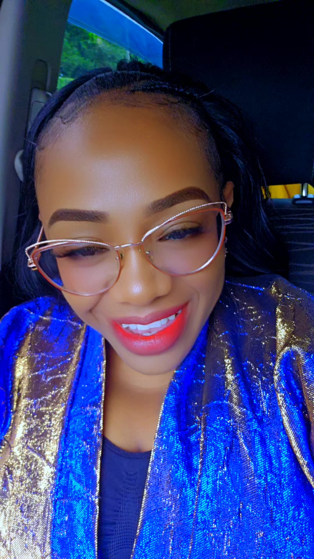 @LIzz Wangui