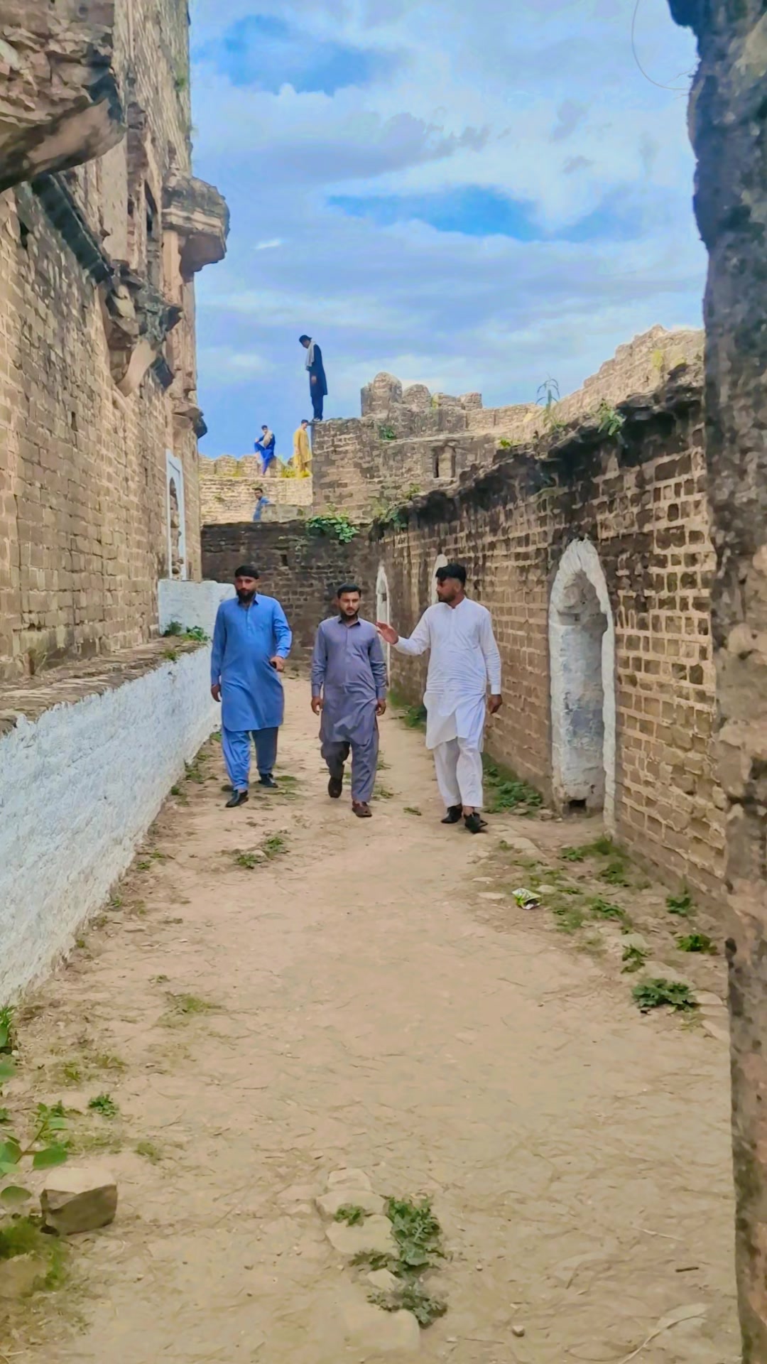 @shuJaa_Bhai