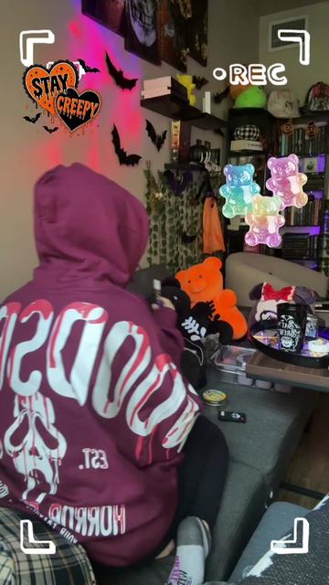 @Lizzy⛓️🧿🧸🖤