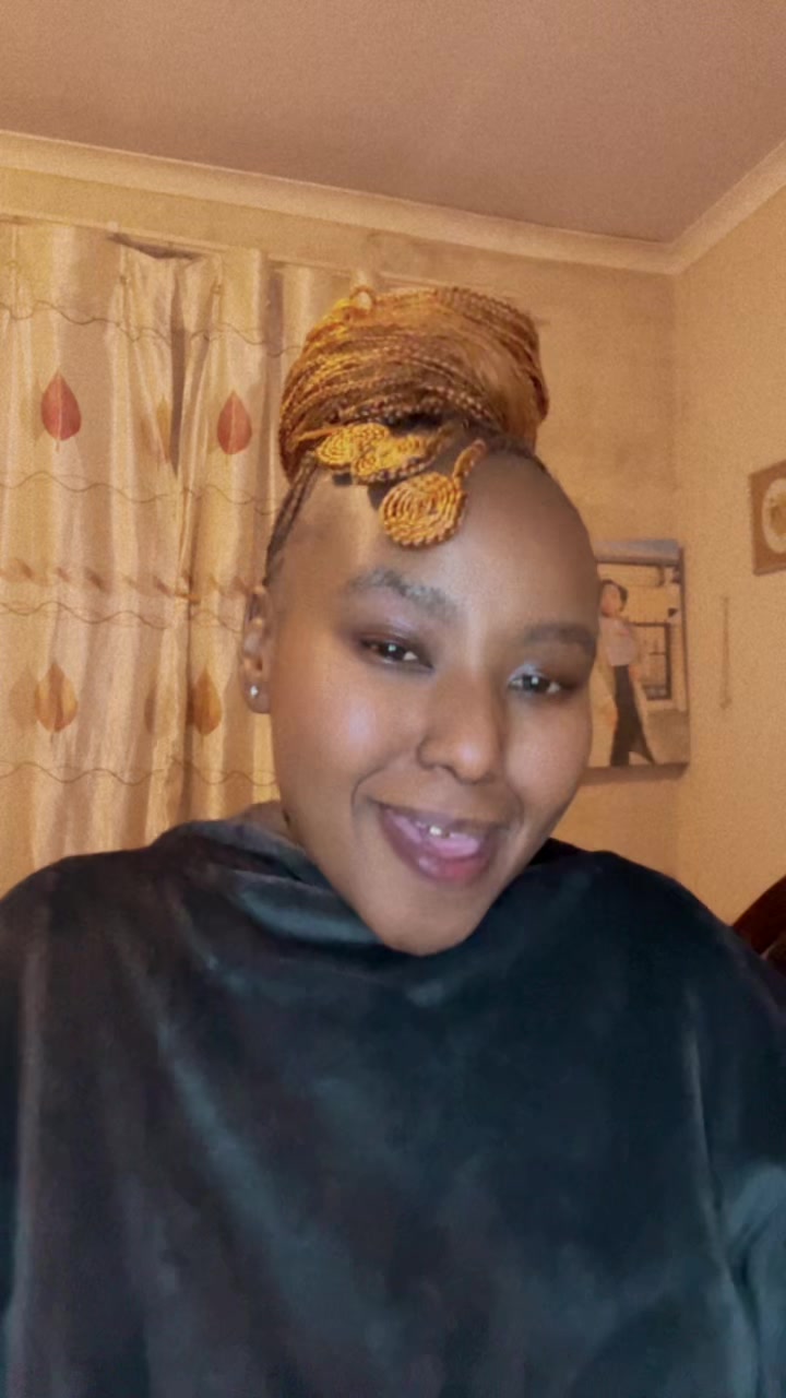 @Nomhlekhabo06