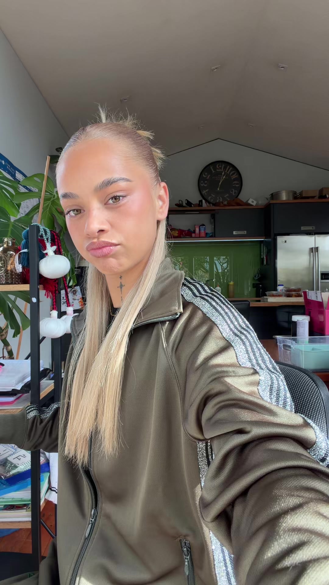 @naomitetai_