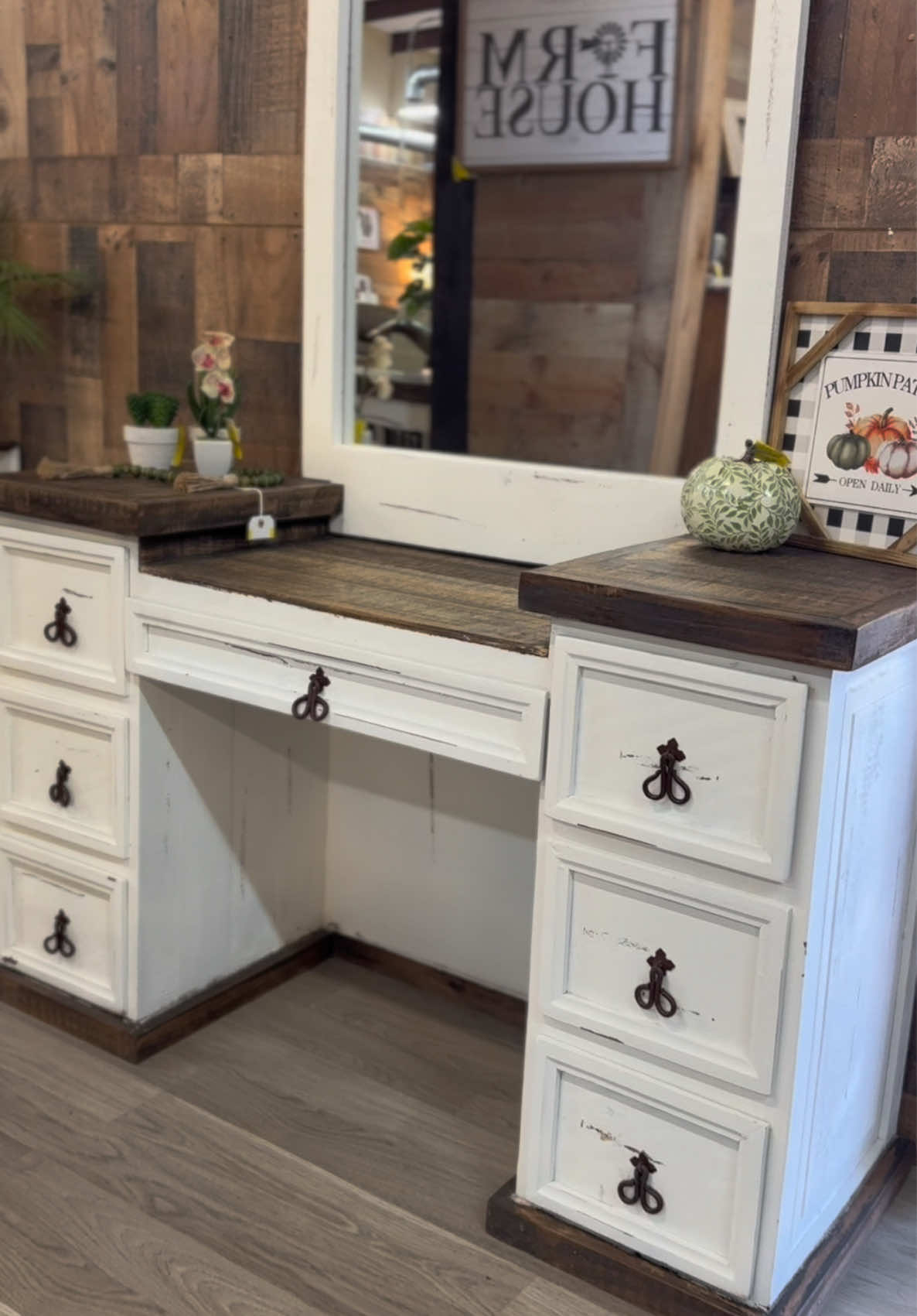 @RusticFurnitureDepot