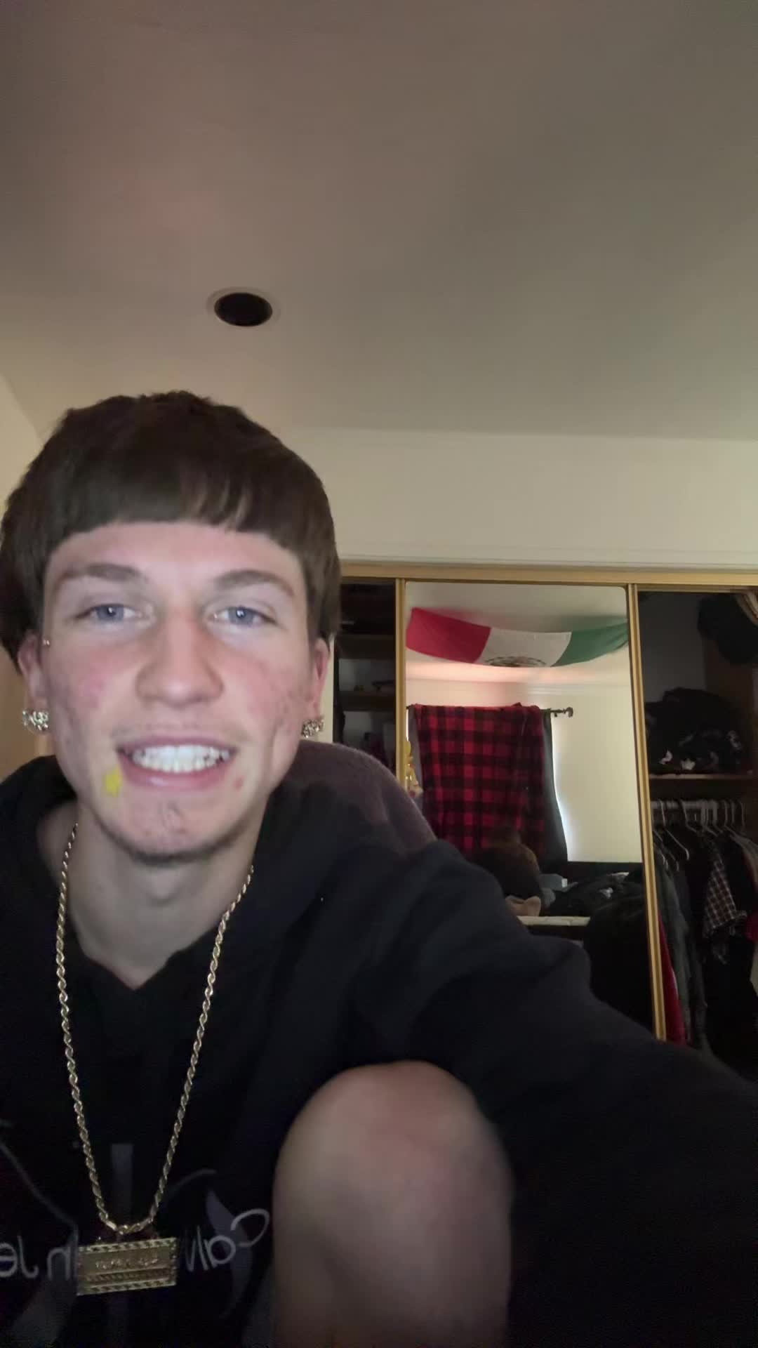 @Twochaines