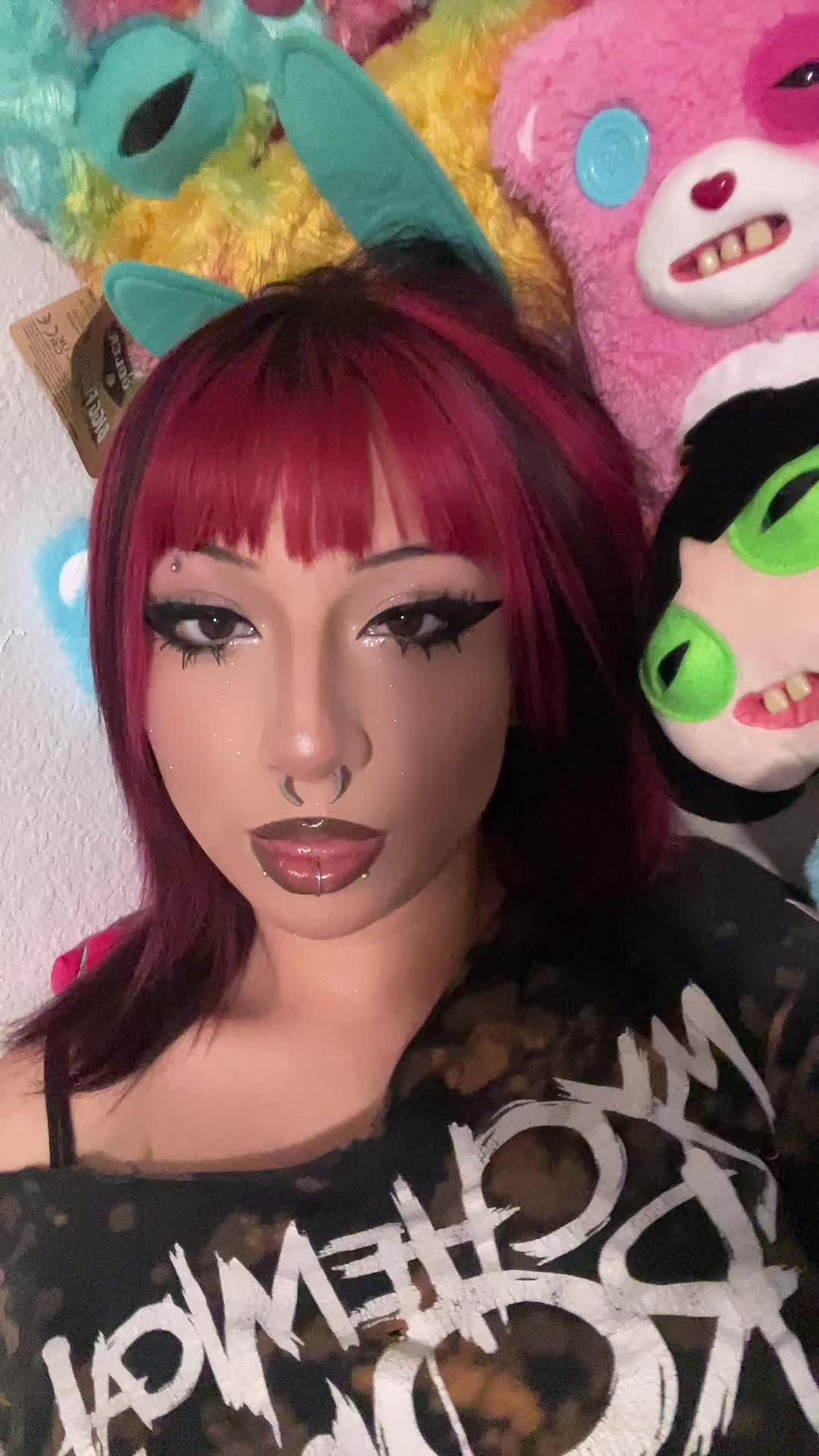 @<3