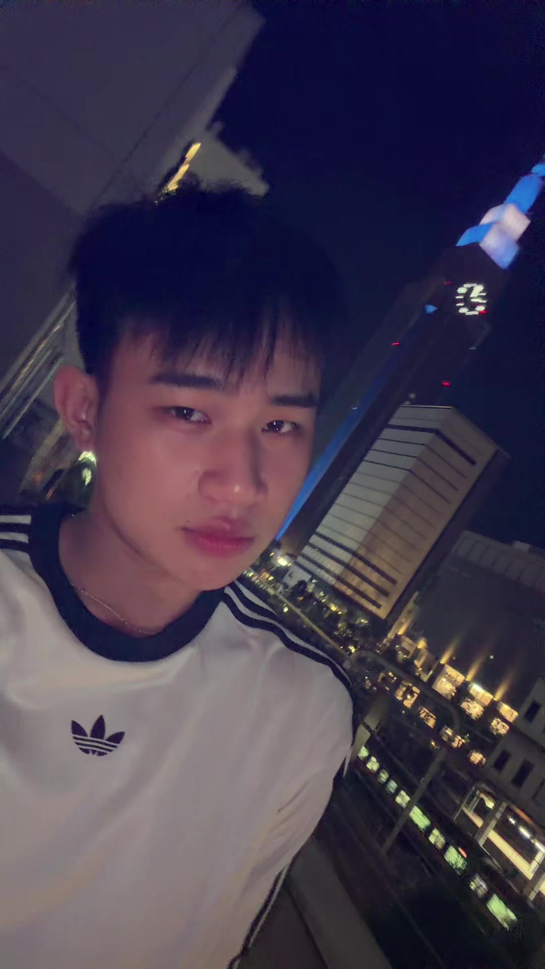 @thằng nhóc hay khóc