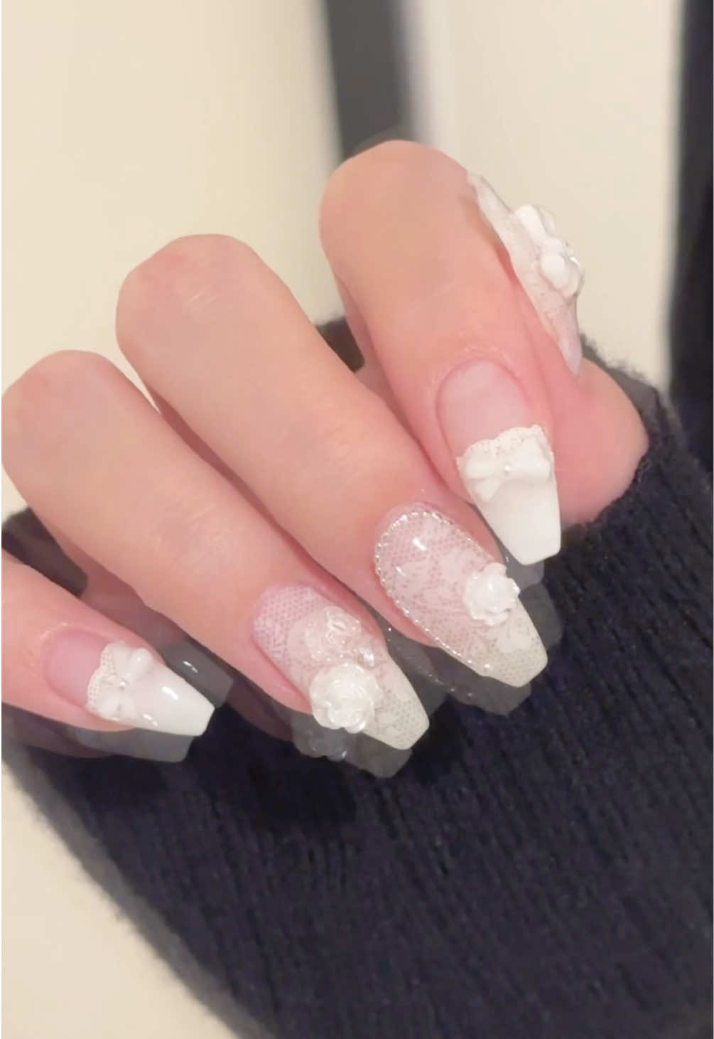 @よる