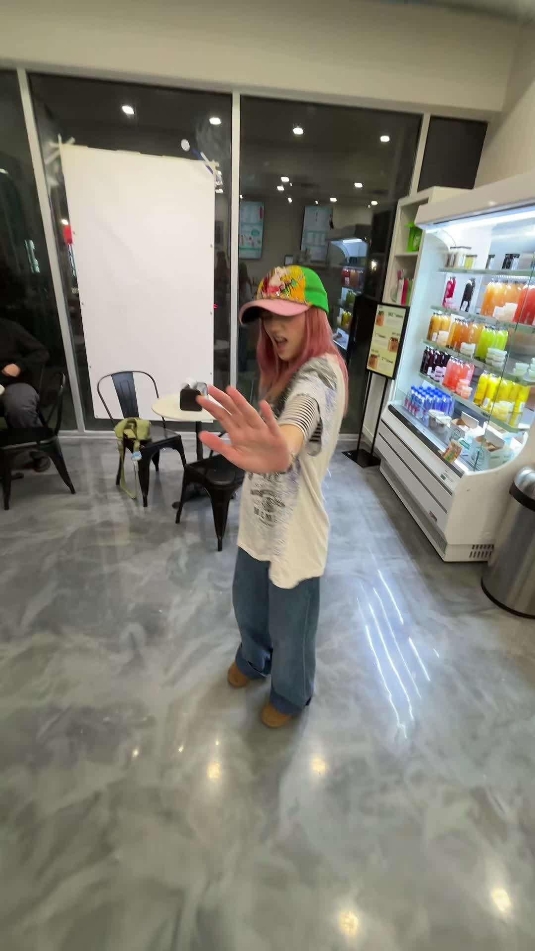 @Vanellapea