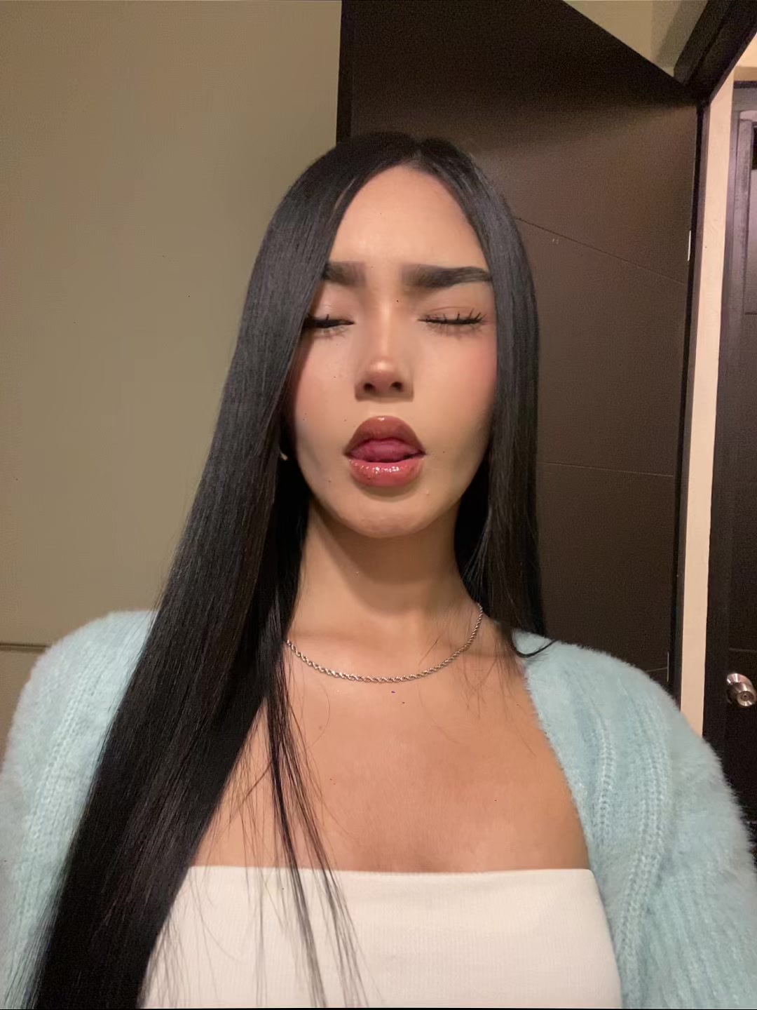 @nicoleerz