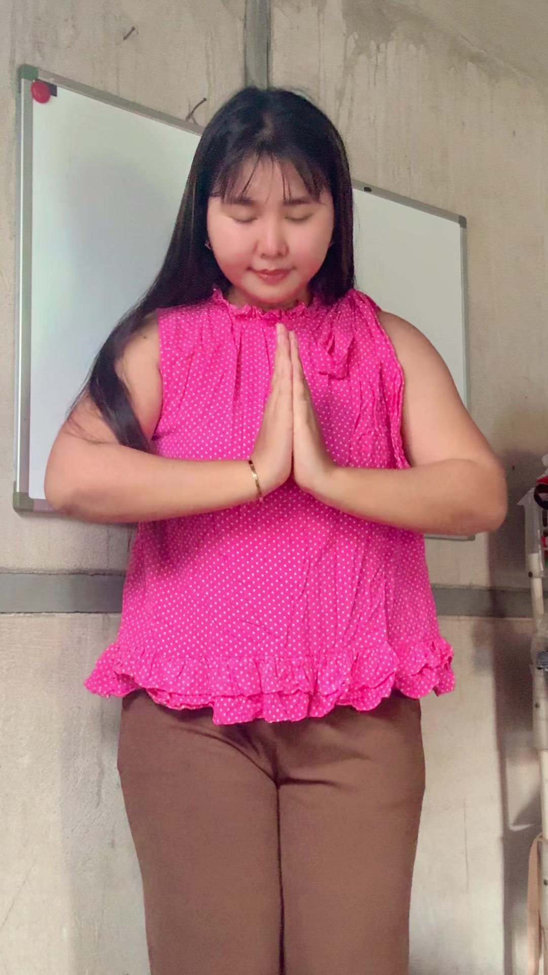 @Shwe Yie ♒️(ခေတ်ဆန်းယဉ် 👗🧵)