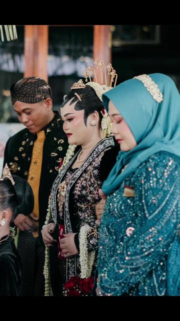 @Kartika Sulistiyono MUA