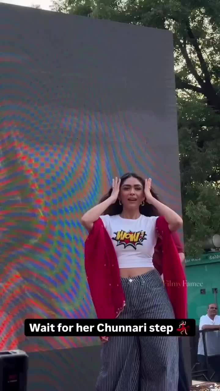 @mrunalthakur