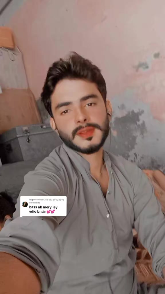 @saraki apni maa ka Shahzada 😘