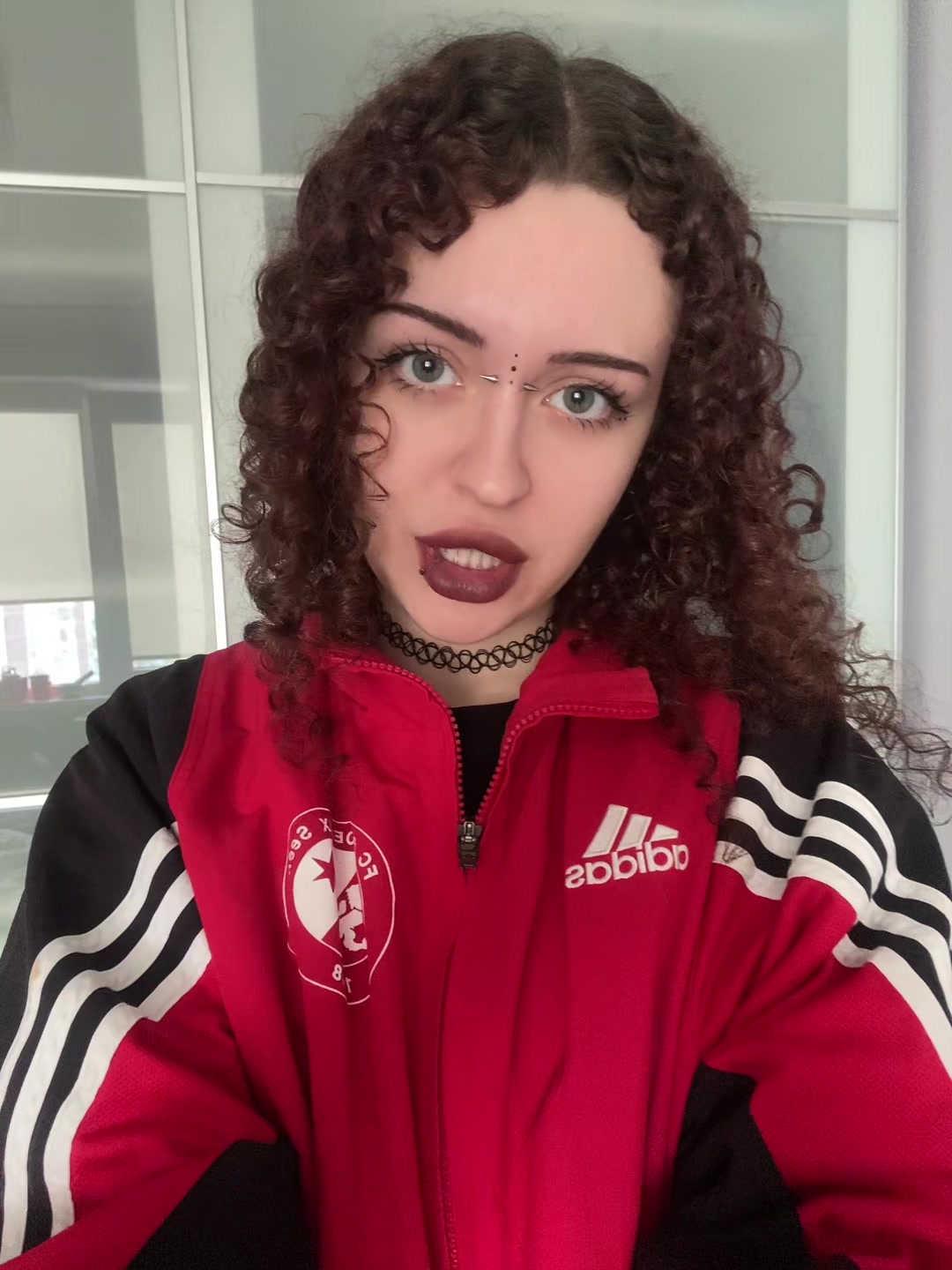 @пистолетова.