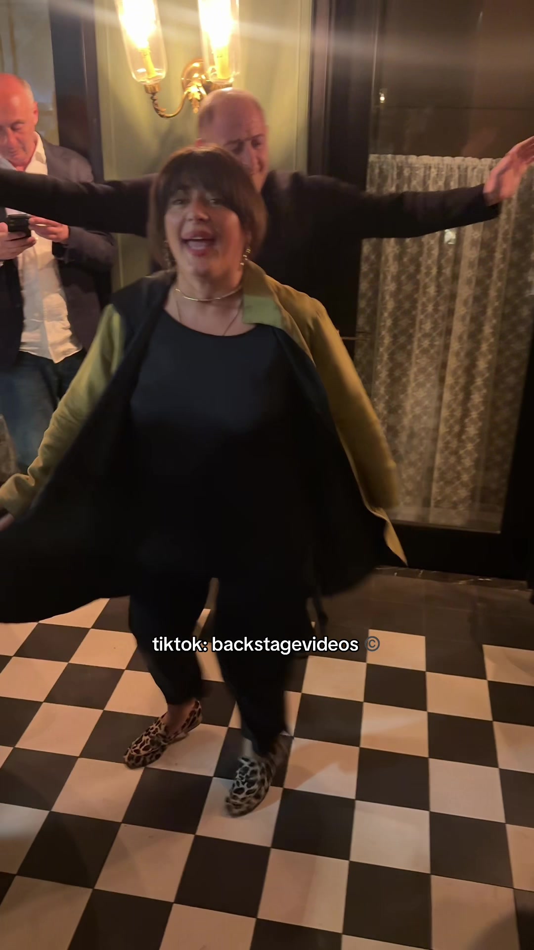 @Backstagevideos