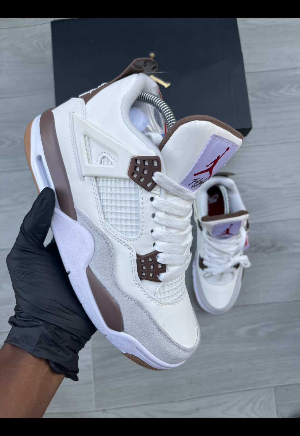 @SNEAKER 🥷