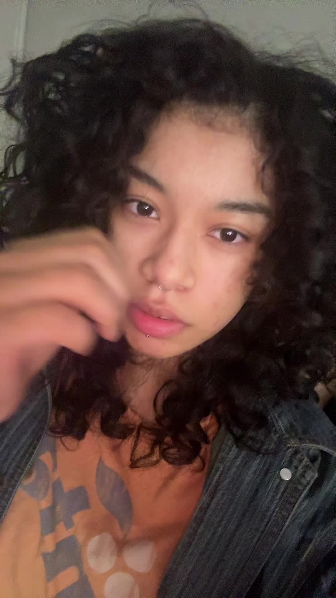 @:3