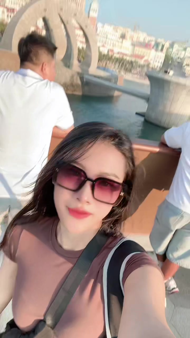 @Phượng th&iacute;ch ngắm m&acirc;y
