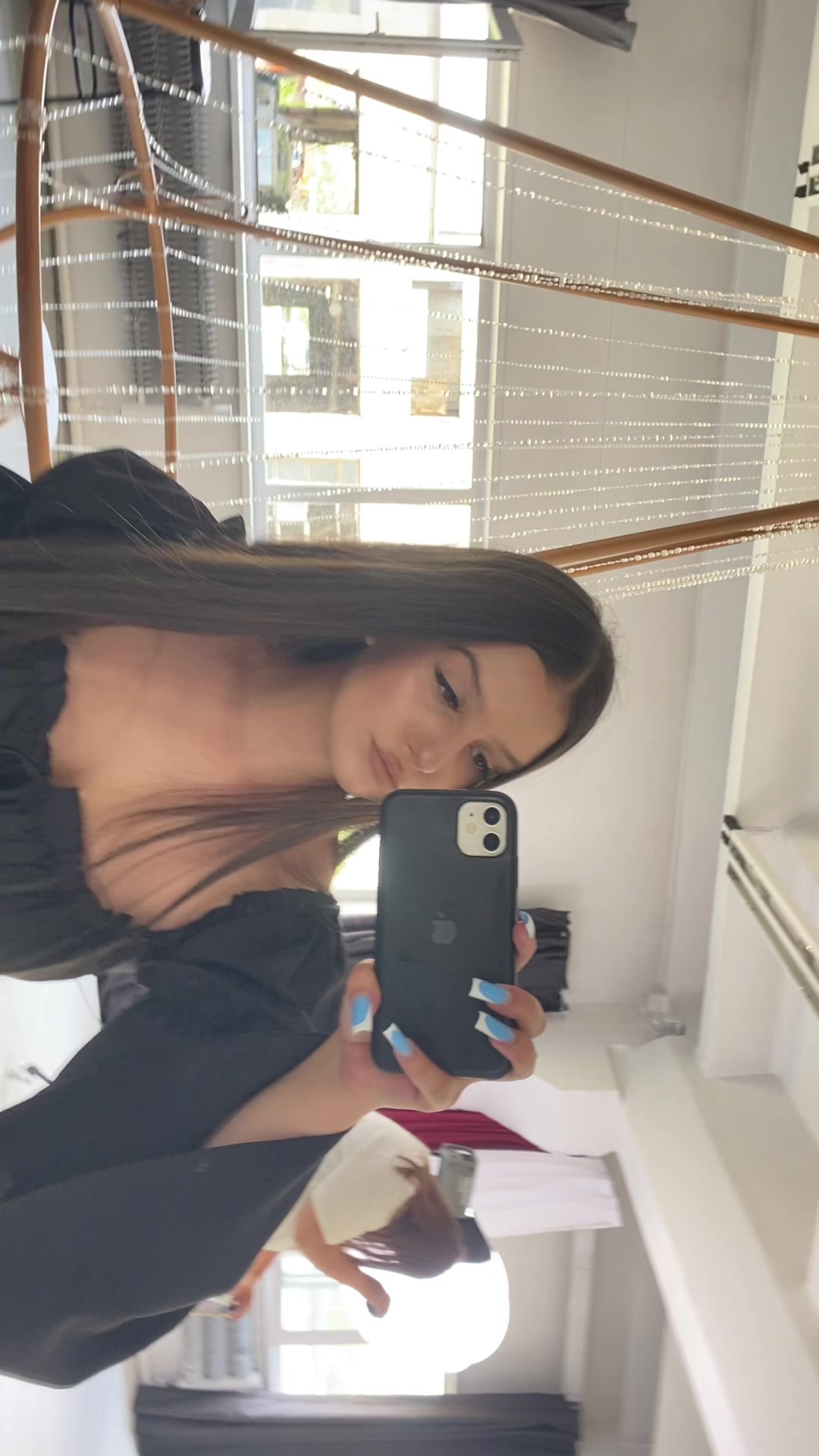 @милана