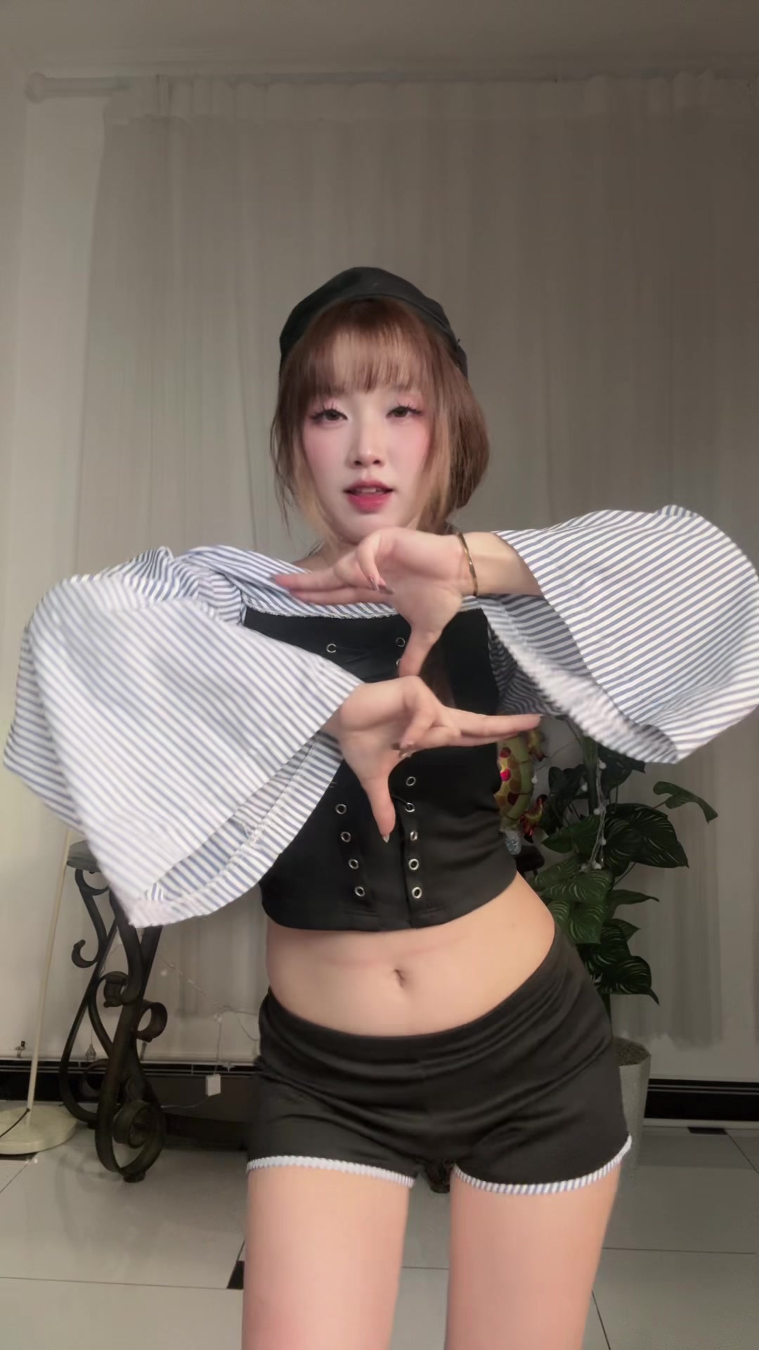 @𝓗𝓪̀ 𝓥𝓲 🌷