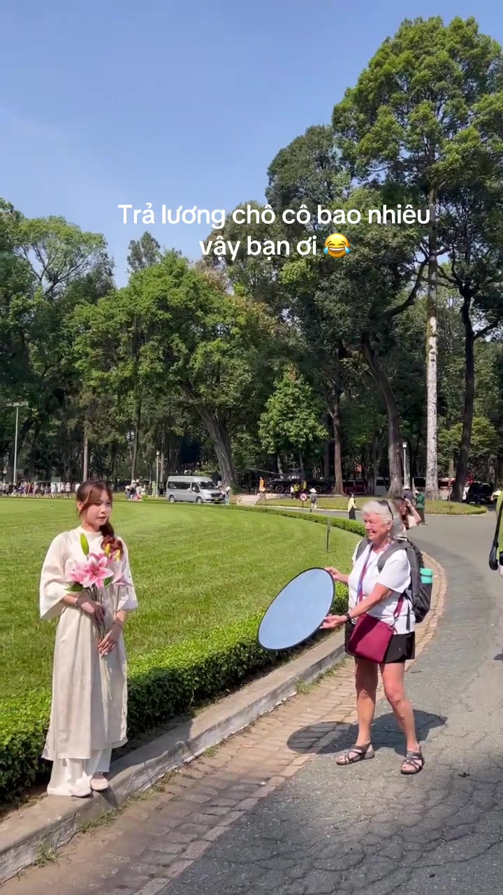@Sunny Tour Guide