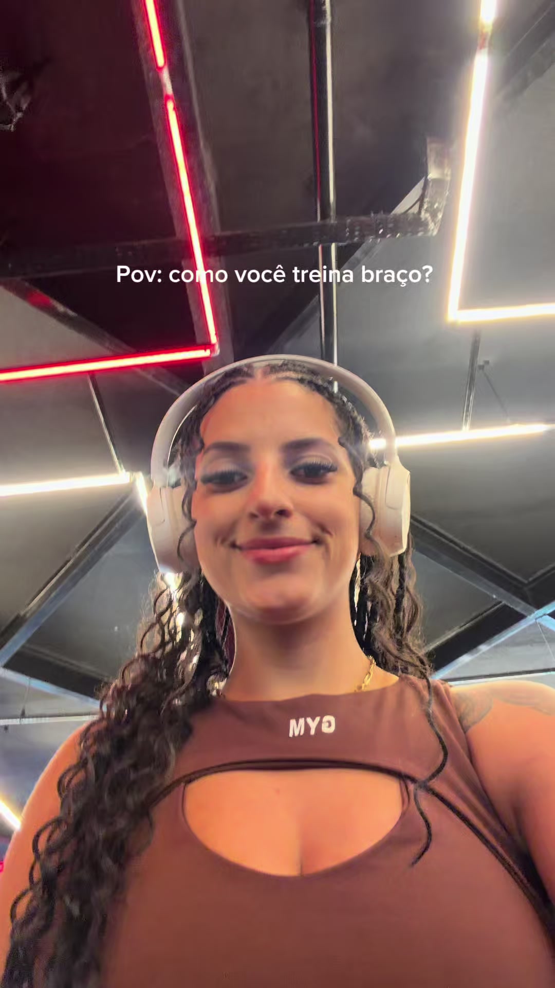 @lari gomes