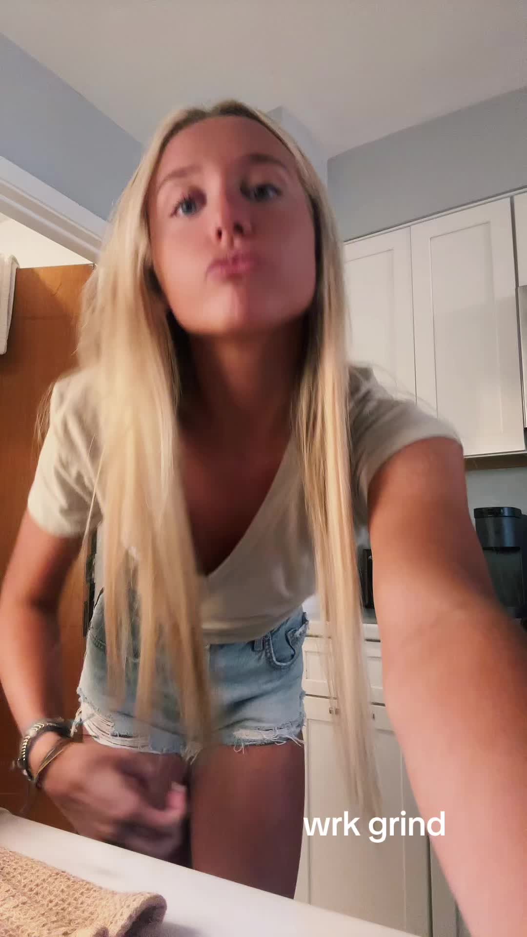 @alainamoorr