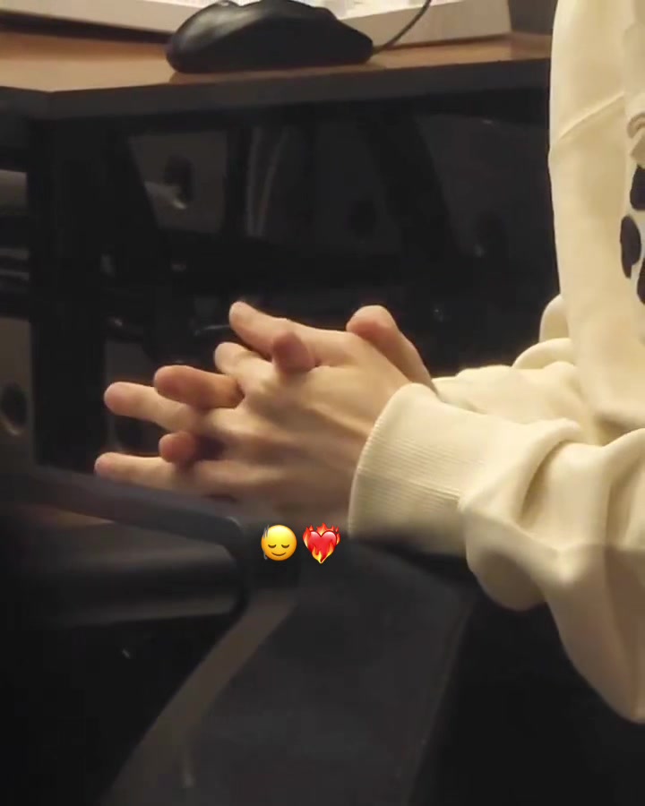 @Los cachetitos de Jinho🍑🐿️