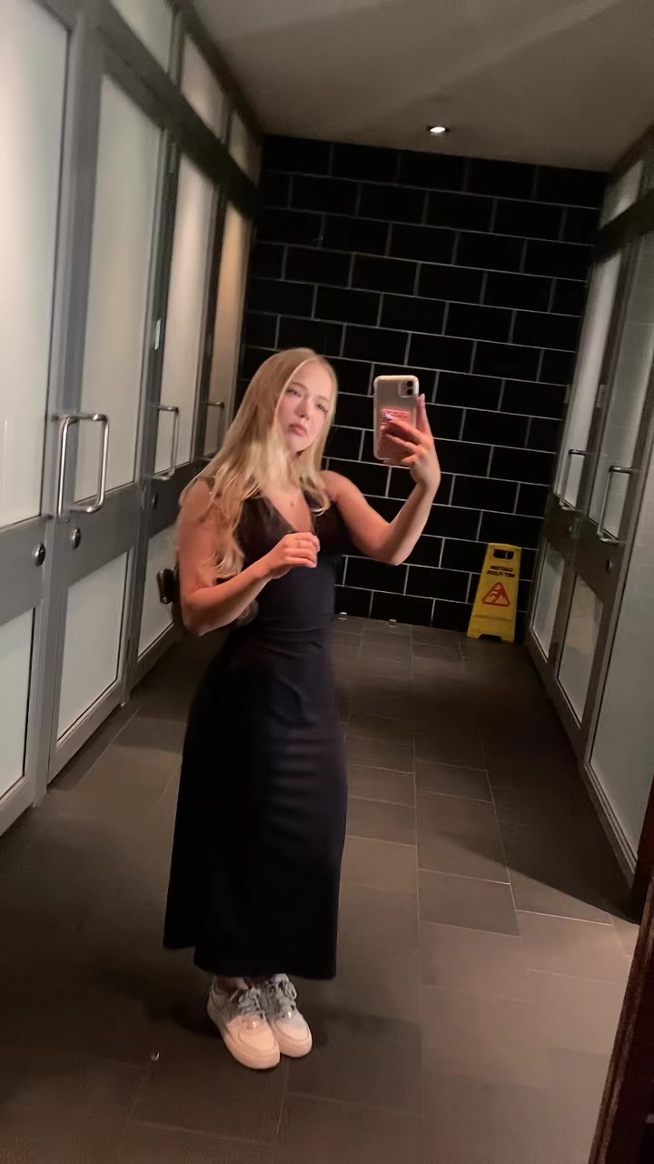 @🙇🏼♀️