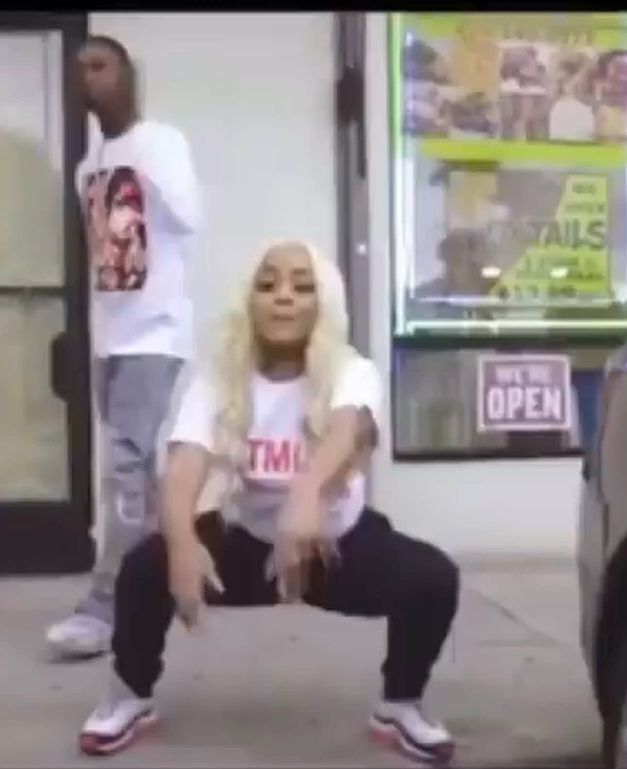@𑣲.