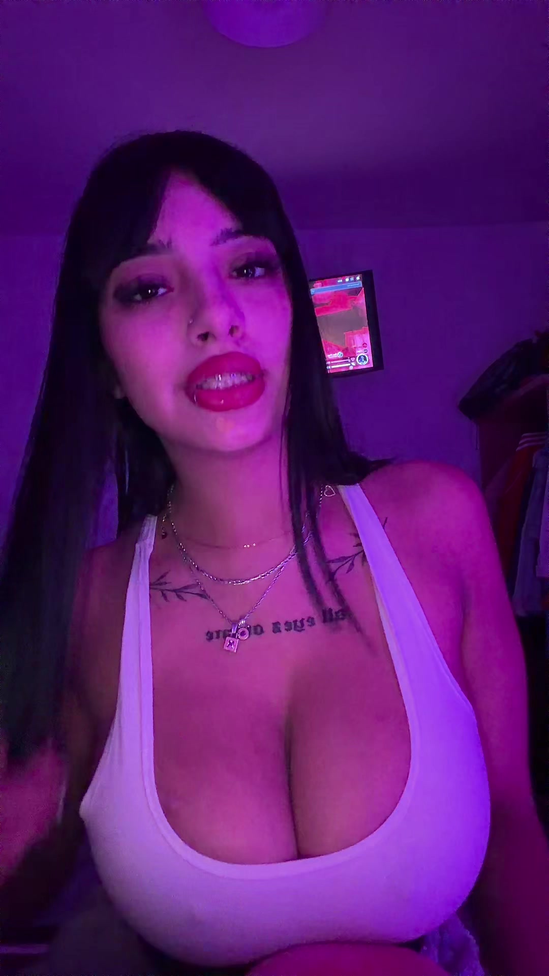 @Anaahii1
