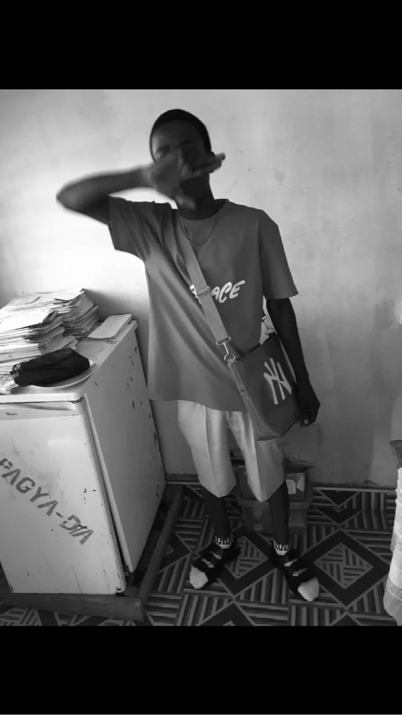 @Lil sis of Ace Rod Qwhabi wave