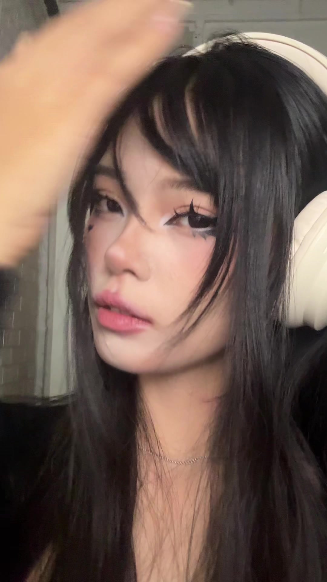@Tuky Bon c&oacute; 3 c&aacute;i răng cửa &aacute;!!