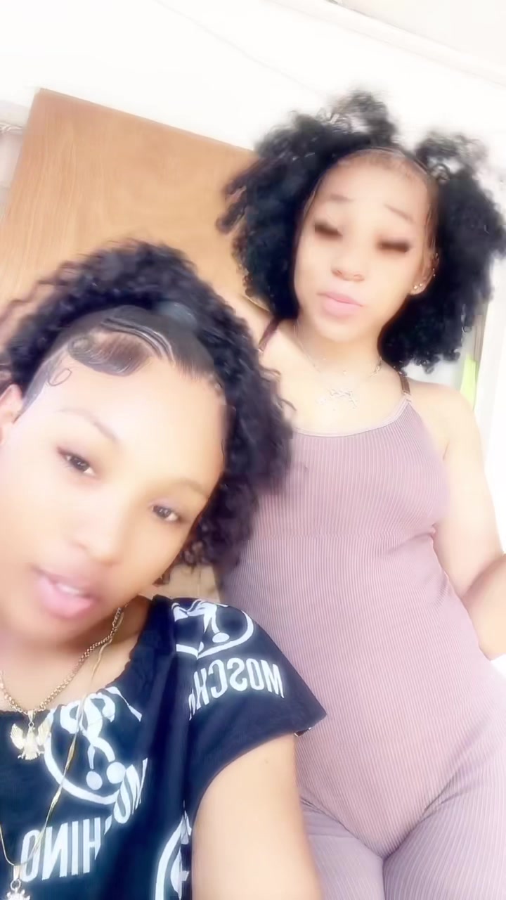 @niaabaee__