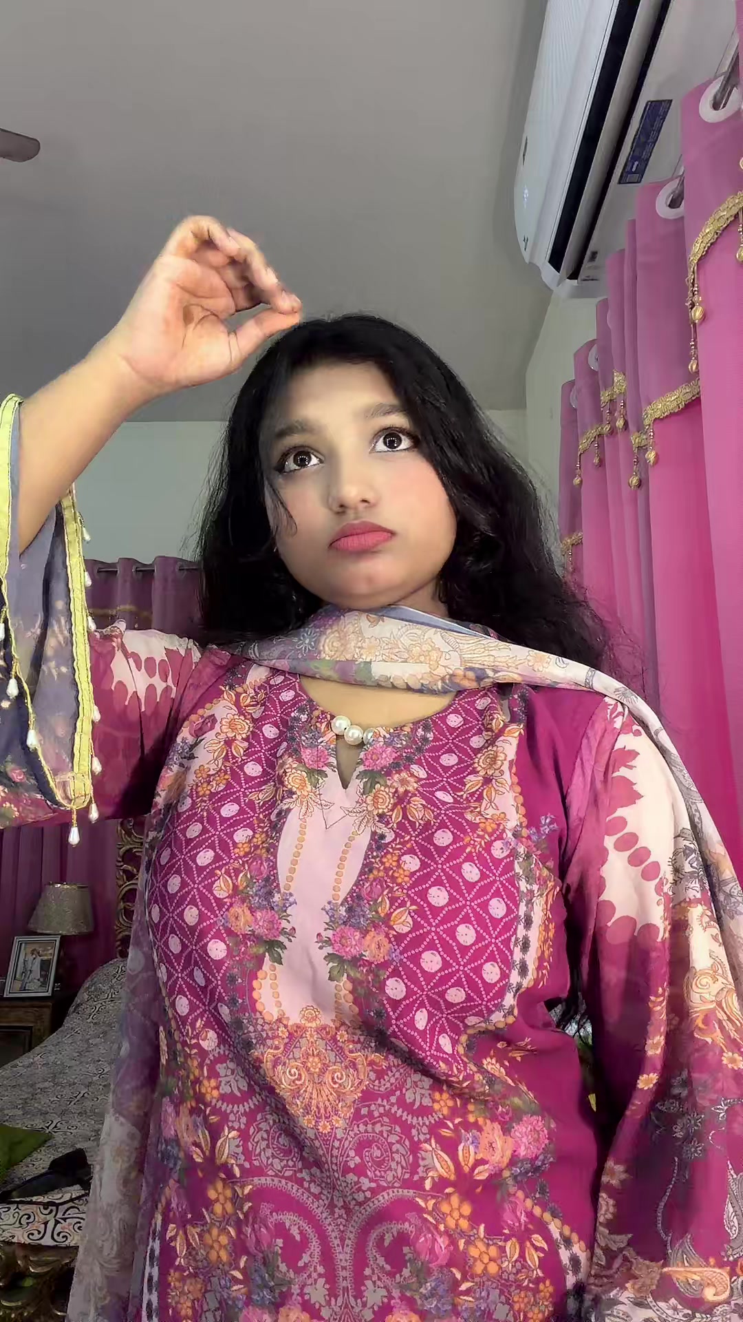 @Sara Vlogs
