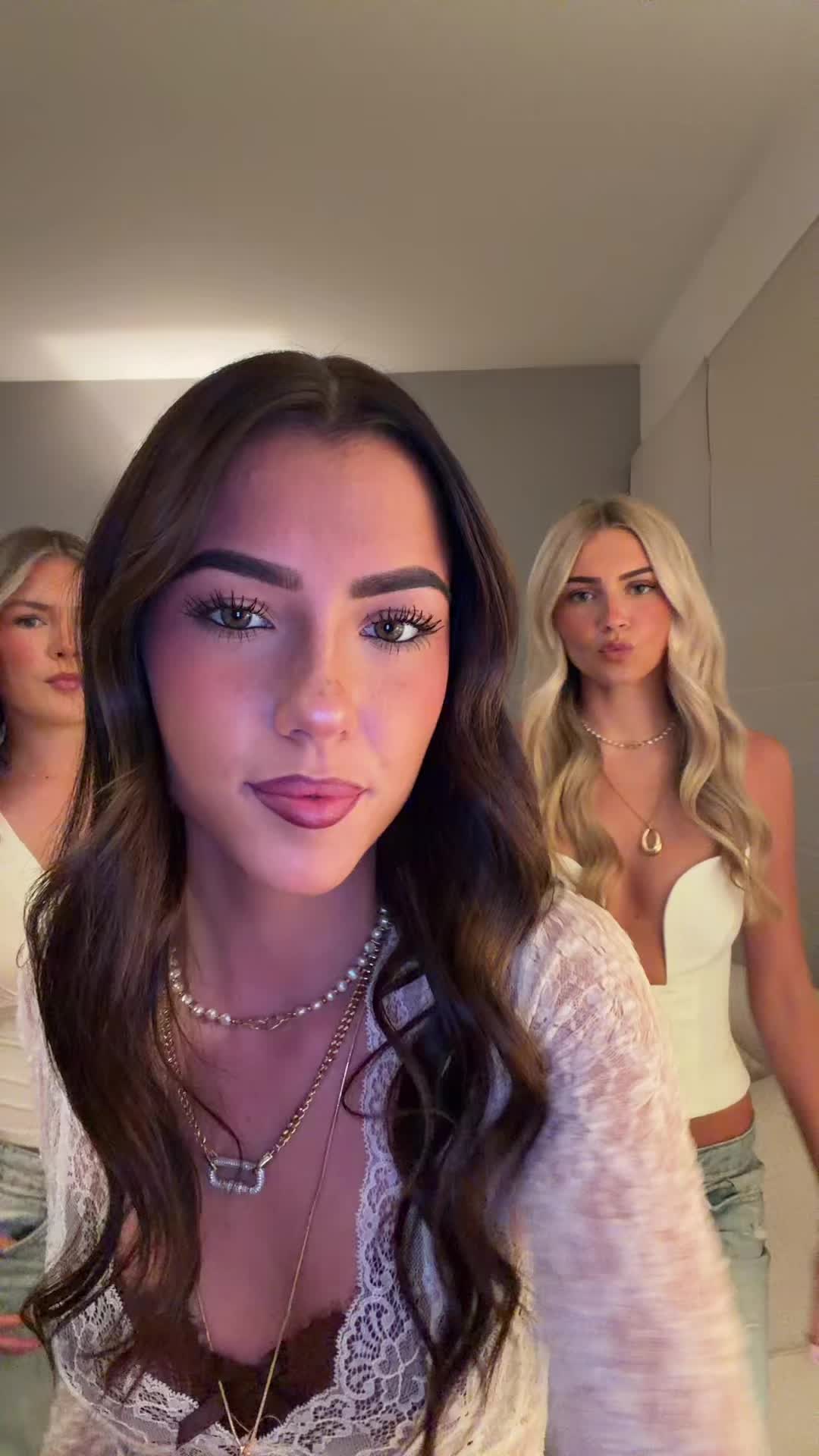 @Astonspamz
