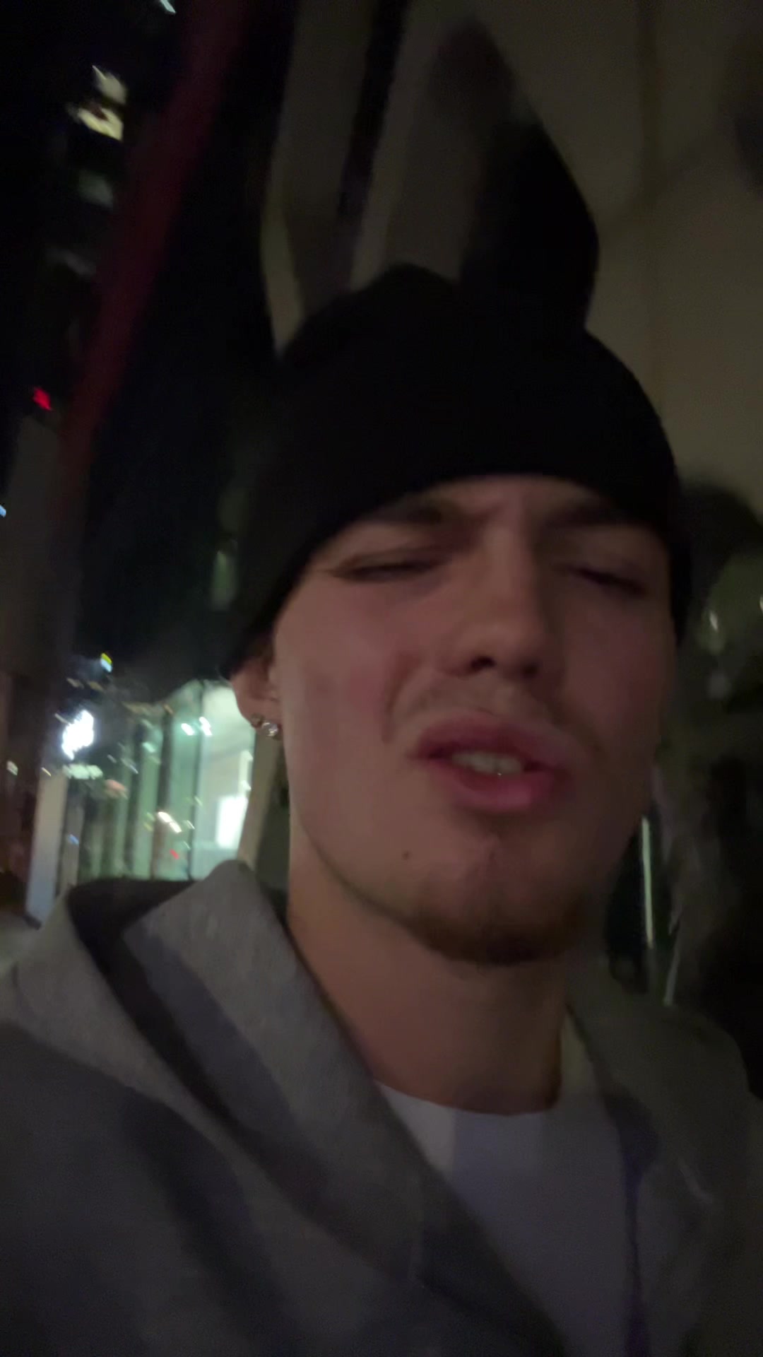 @Sqwimeee