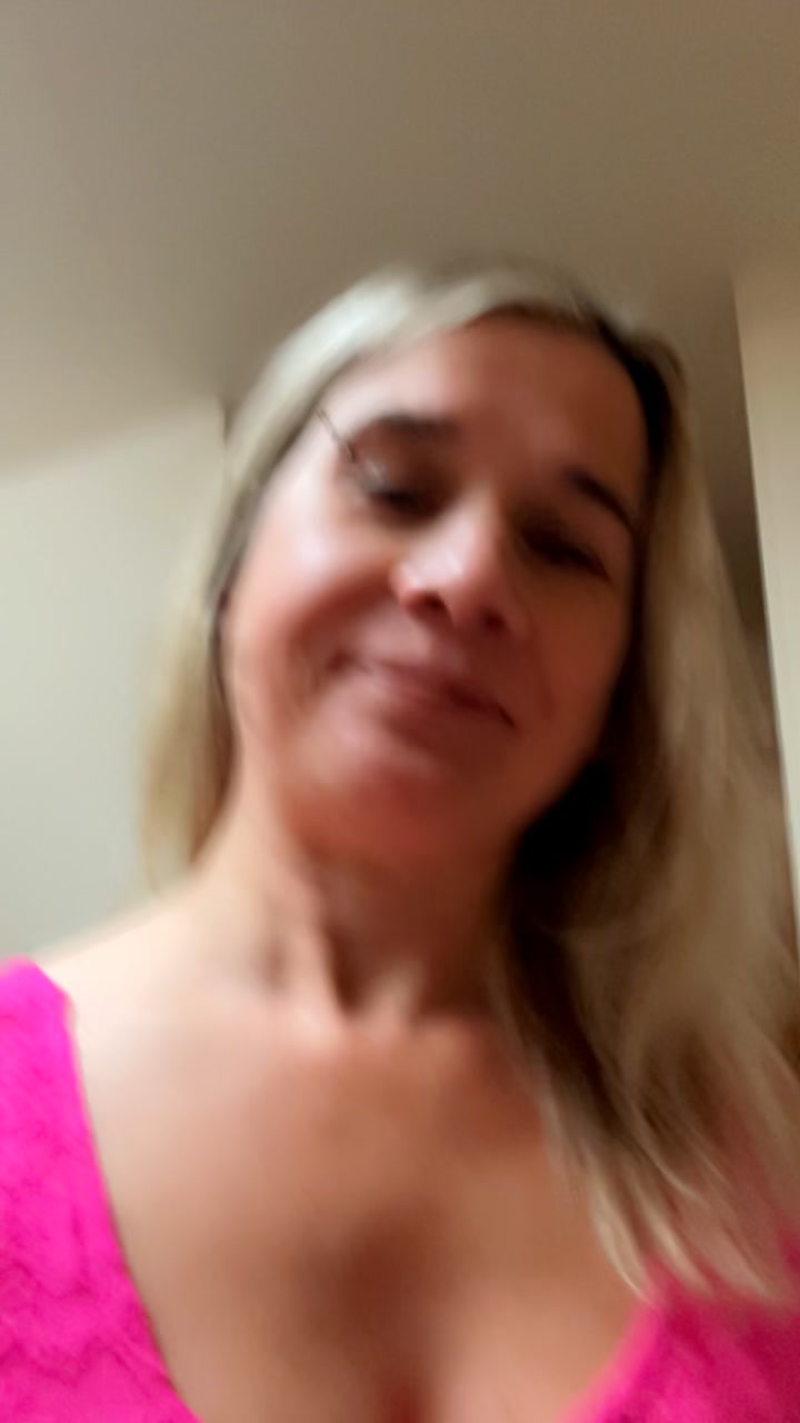 @Hotmomvibes