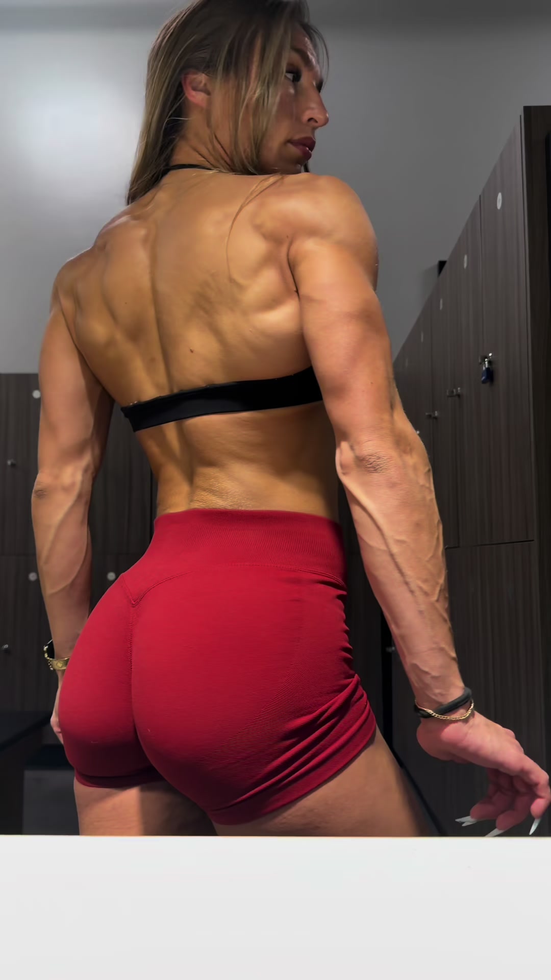 @Kay Swartz | Fitness • SAHM🖤