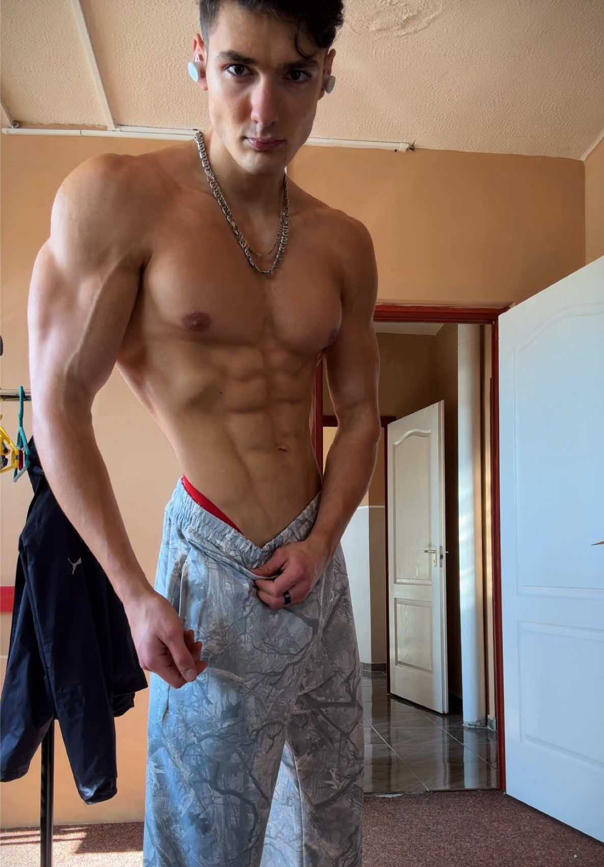 @Levilovesgym