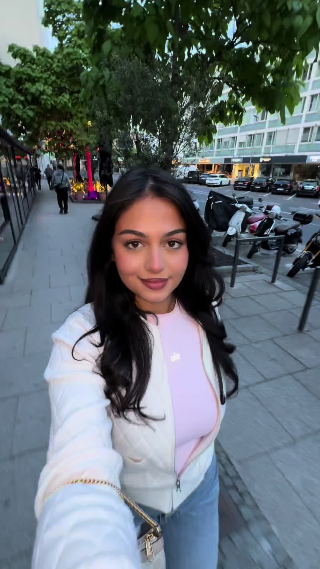 @Niousha