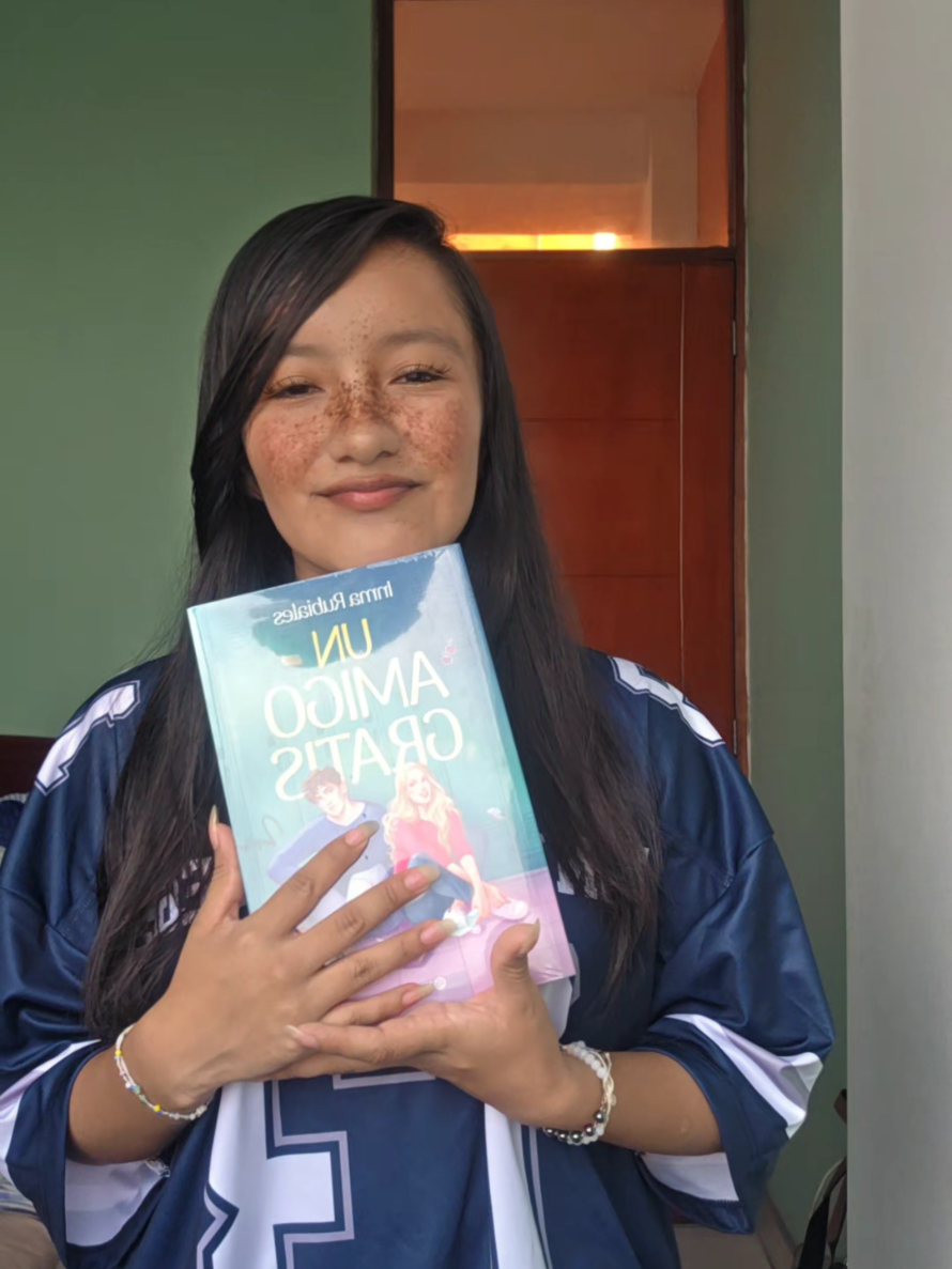 @Luuu_BookTok 📚✨