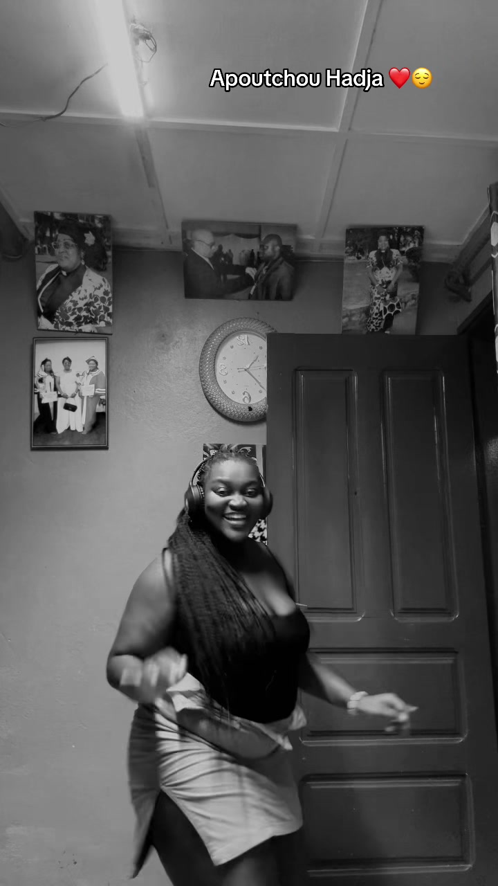 @LARI CHOCO 🦋237❤️🦋🇨🇲