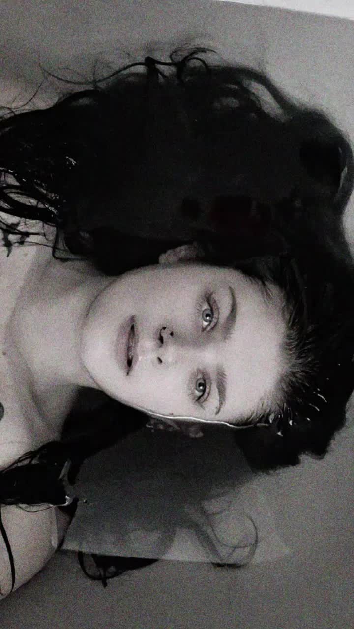 @Tay💜🖤