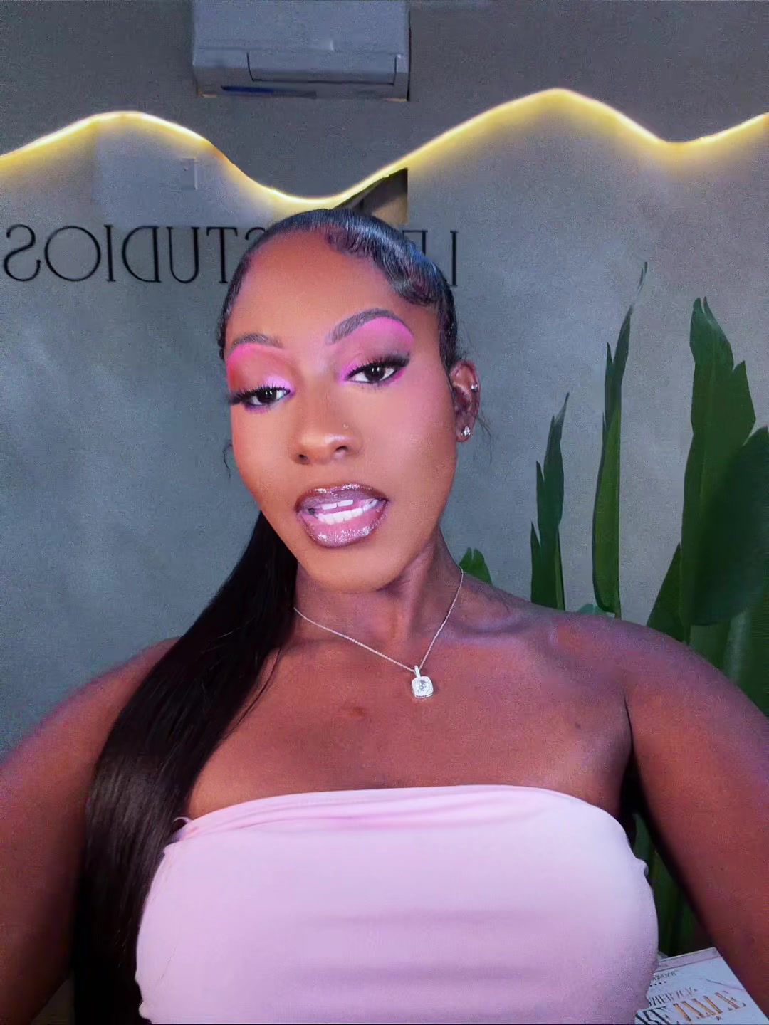 @Luxury Makeup Artist
