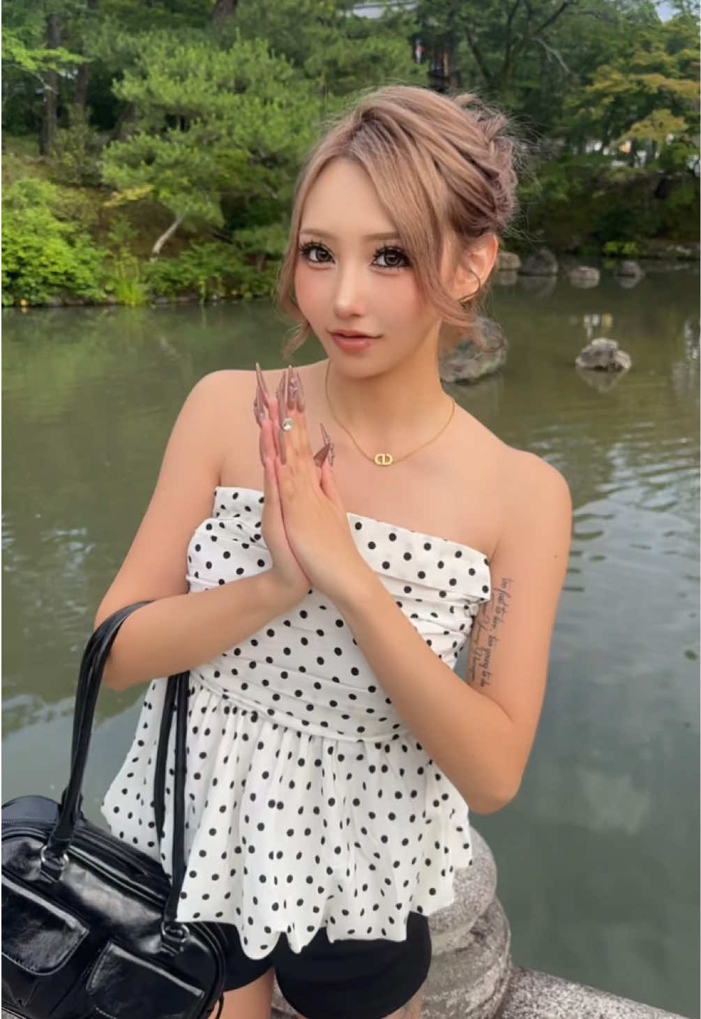 @ねおん