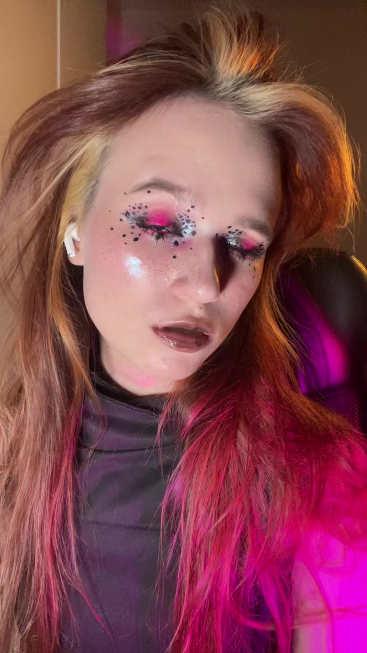 @upwitchestag