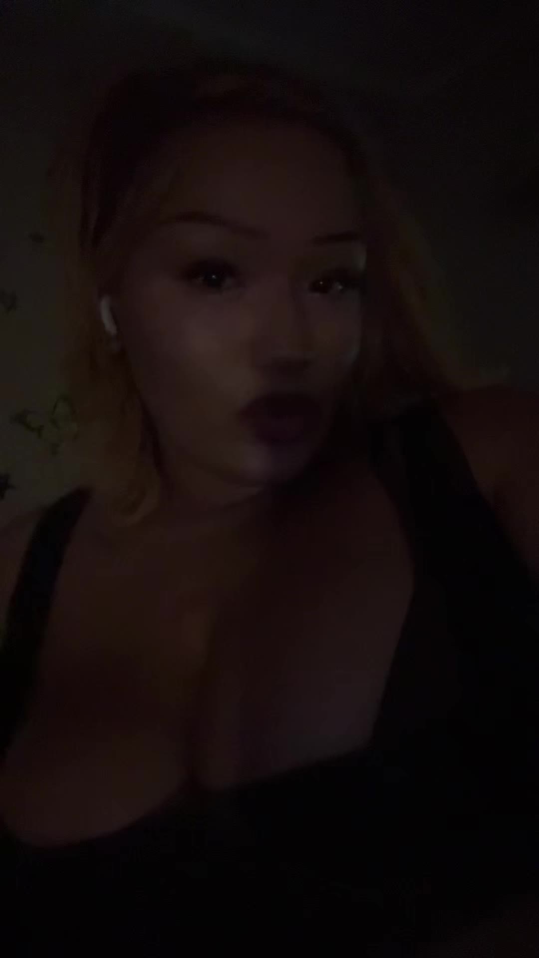 @ariella renee
