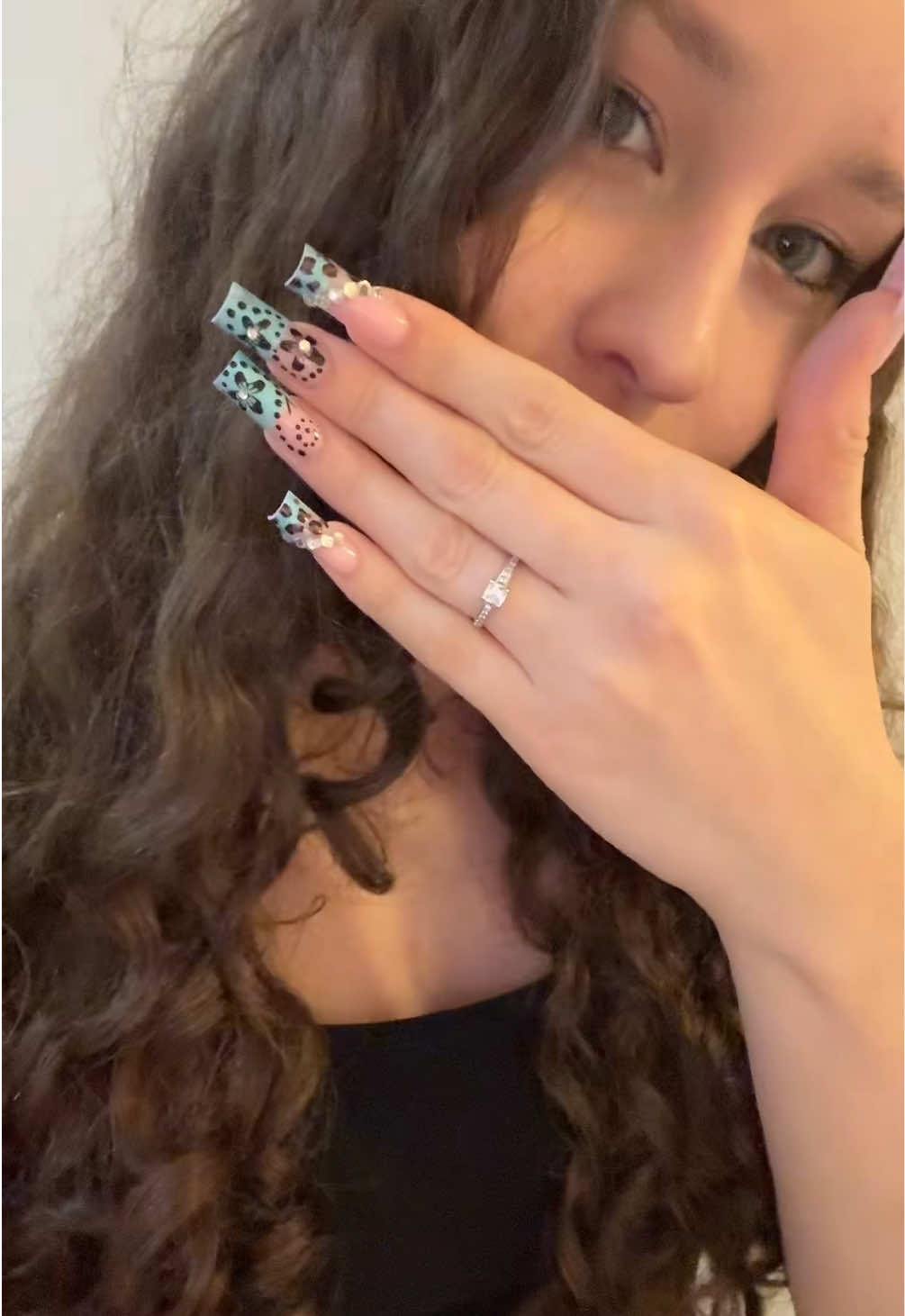 @adoroniina