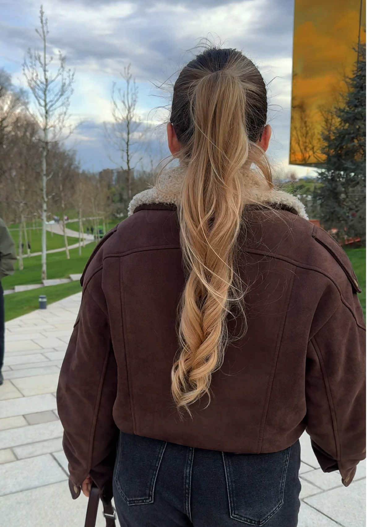 @leonovalika