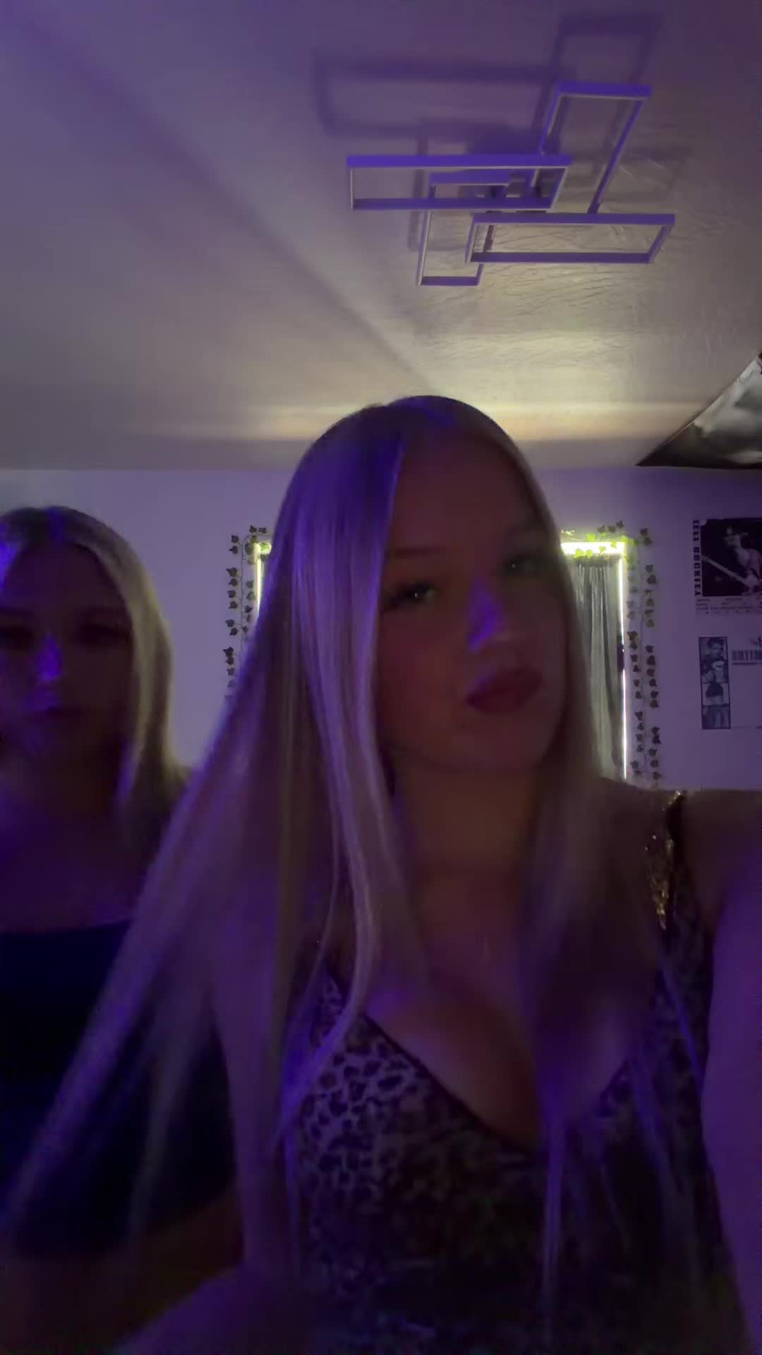 @bella